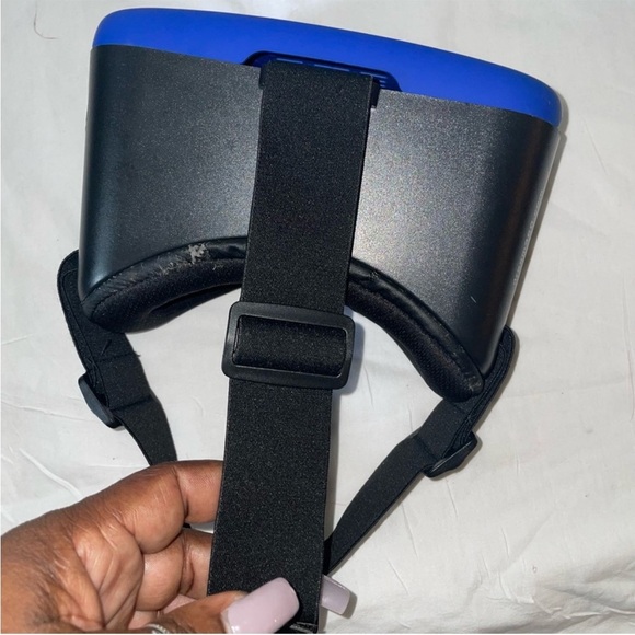 Blue VR Headset - Picture 4 of 5